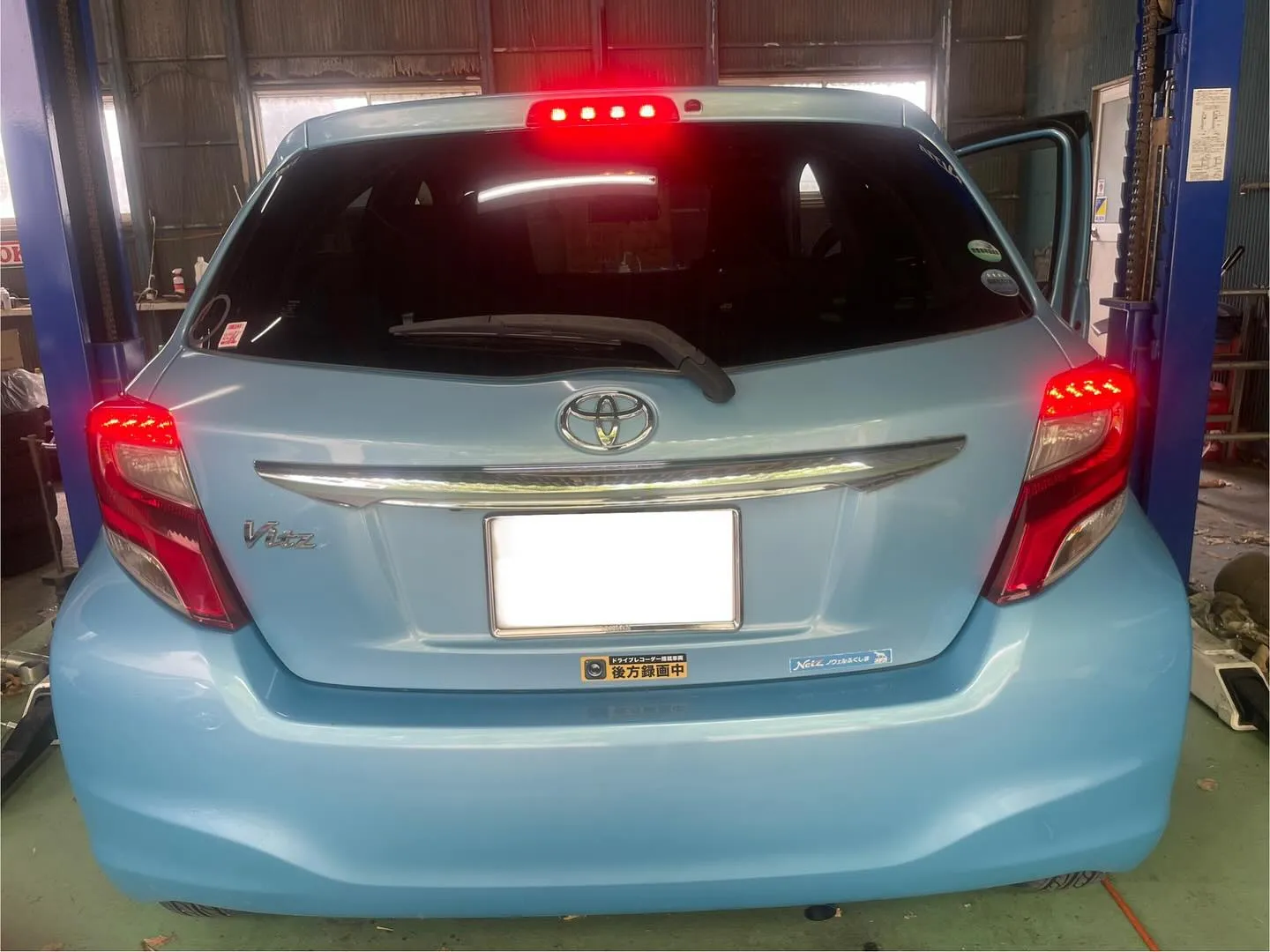 ［トヨタ］NSP130 ヴィッツ　テールランプユニット交換